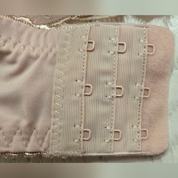 Elegant Lace Push-Up Bra in Tan 34DD - Picture 5 of 7